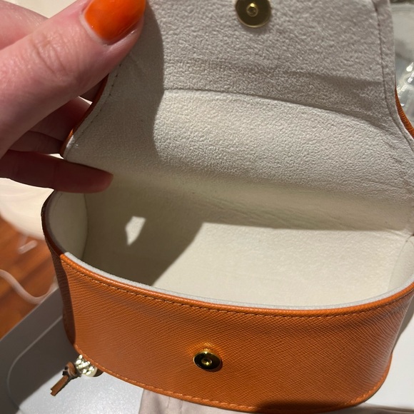 🤎Tory Burch Dark Tortoise Sunglasses🤎 - Picture 7 of 8